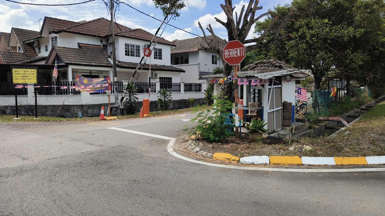 KEMPEN KIBAR JALUR GEMILANG SATU RUMAH SATU BENDERA